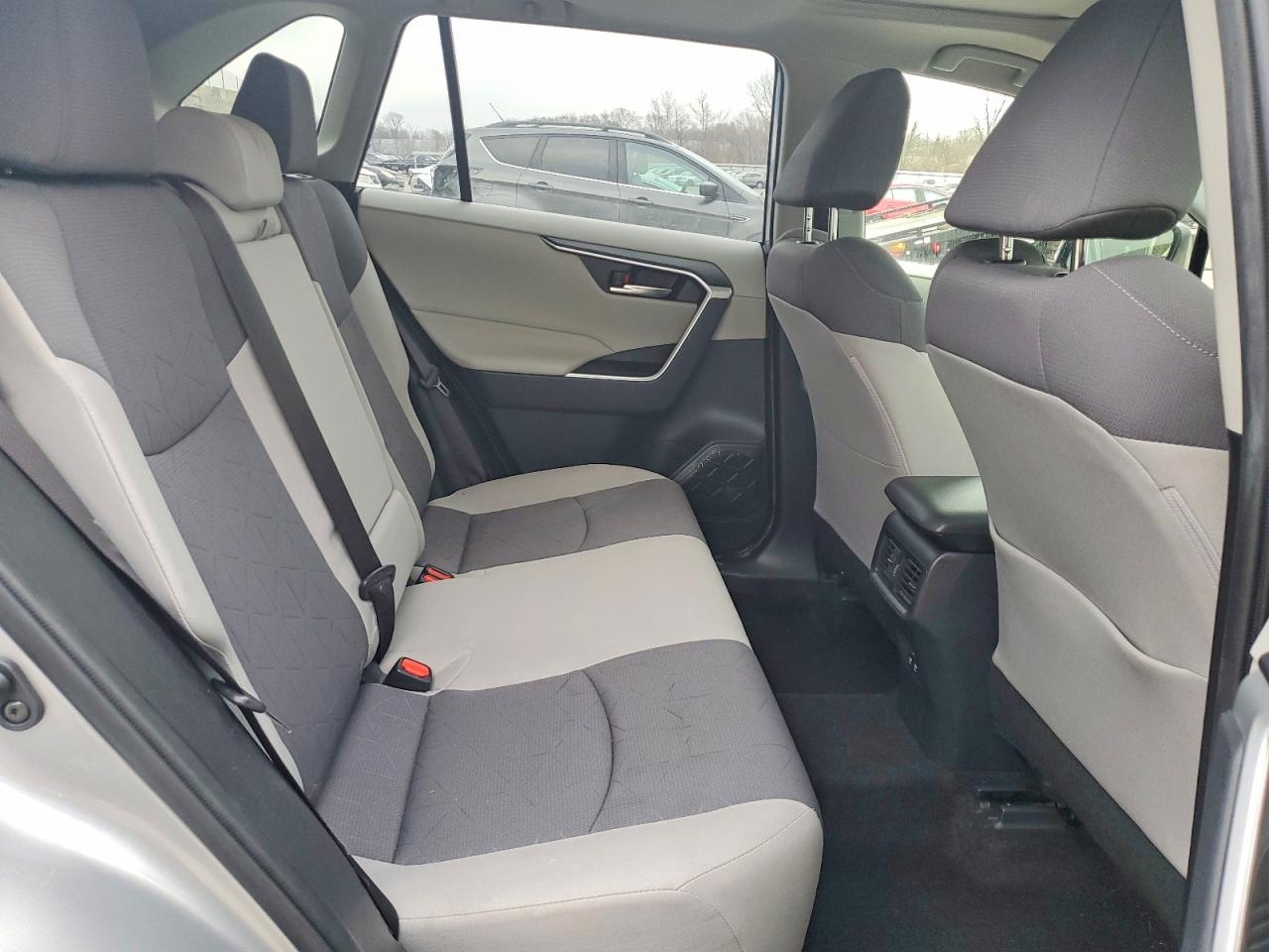 2019 TOYOTA RAV4 XLE photo 21