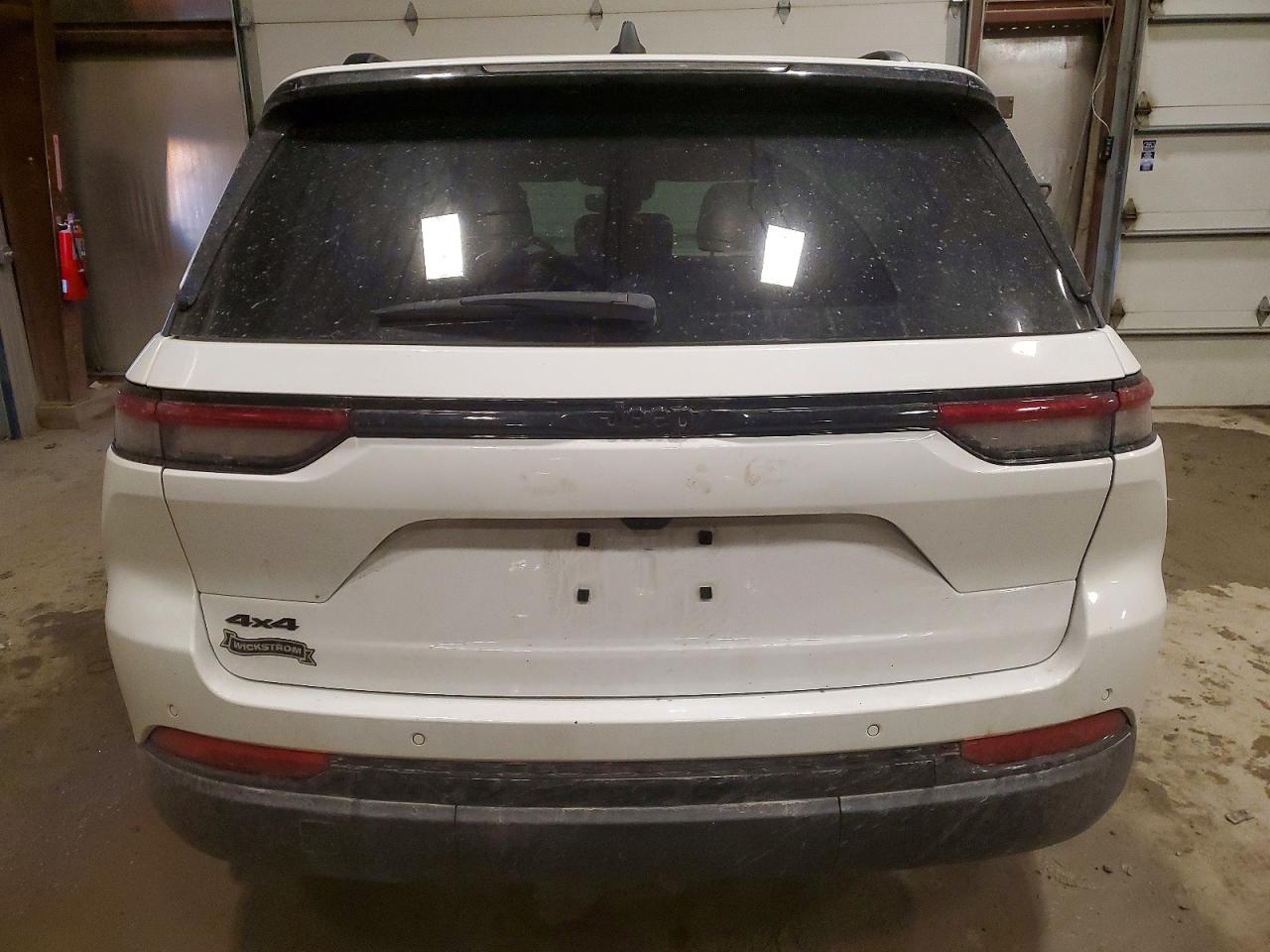 2024 JEEP GRAND CHEROKEE LAREDO photo 6