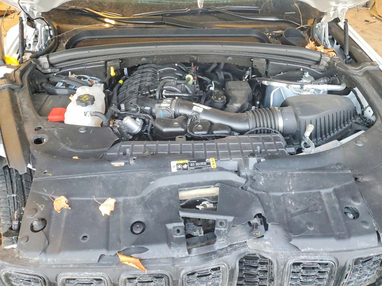 2024 JEEP GRAND CHEROKEE LAREDO photo 11