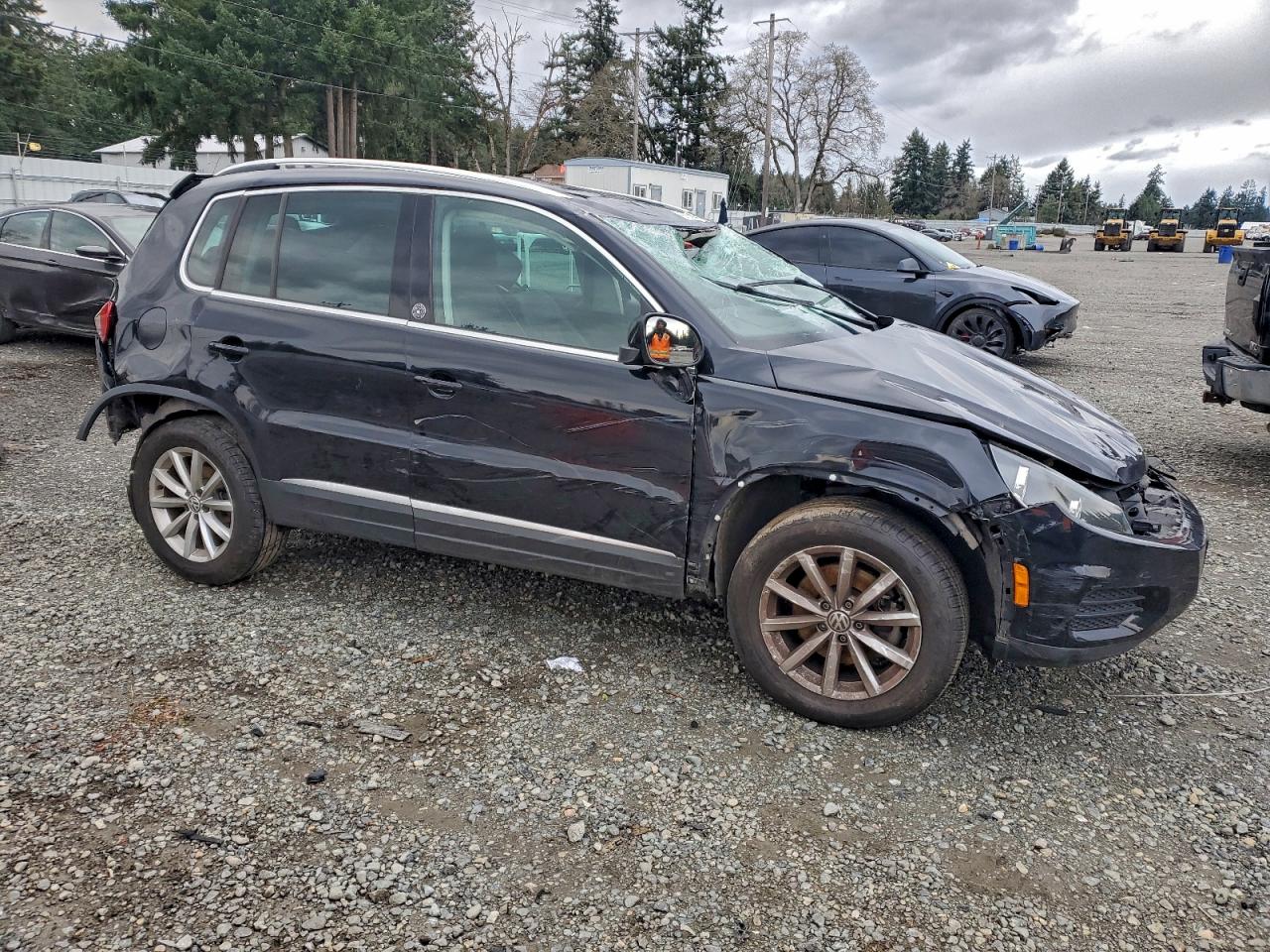 2017 VOLKSWAGEN TIGUAN WOLFSBURG photo 4