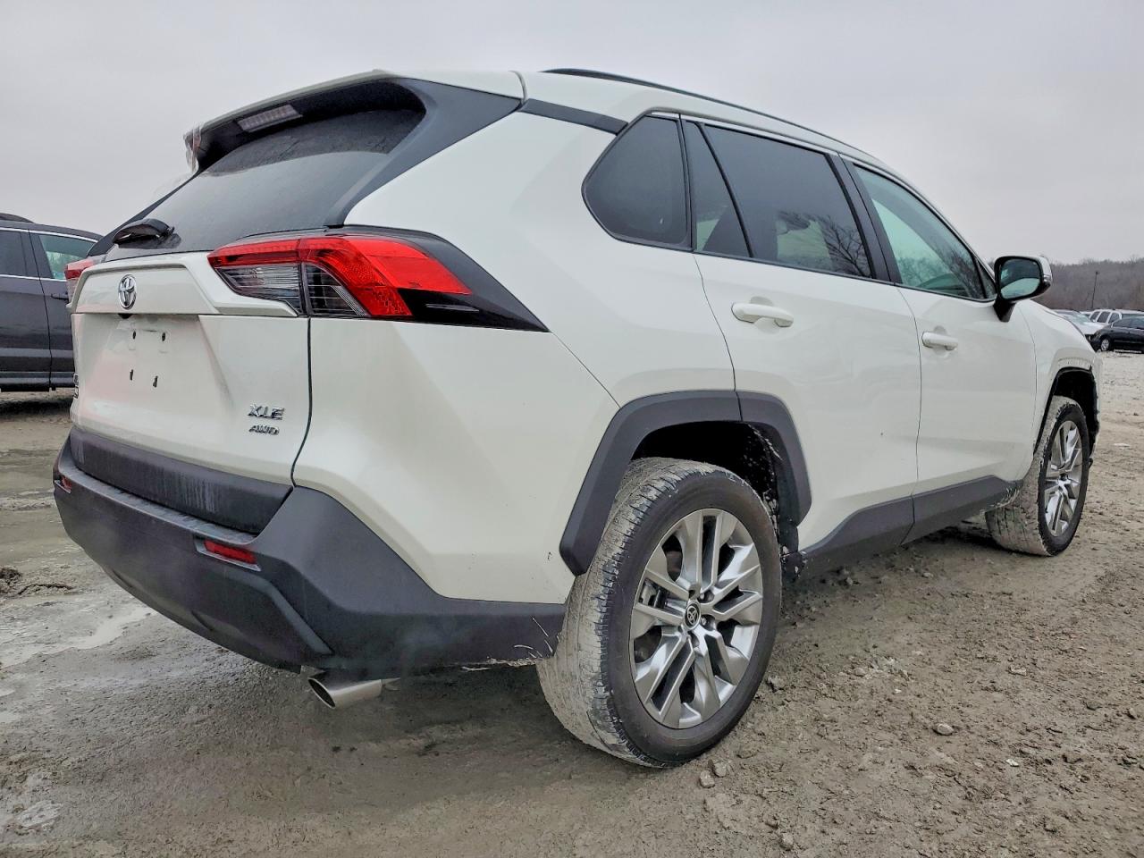 2021 TOYOTA RAV4 XLE PREMIUM photo 3