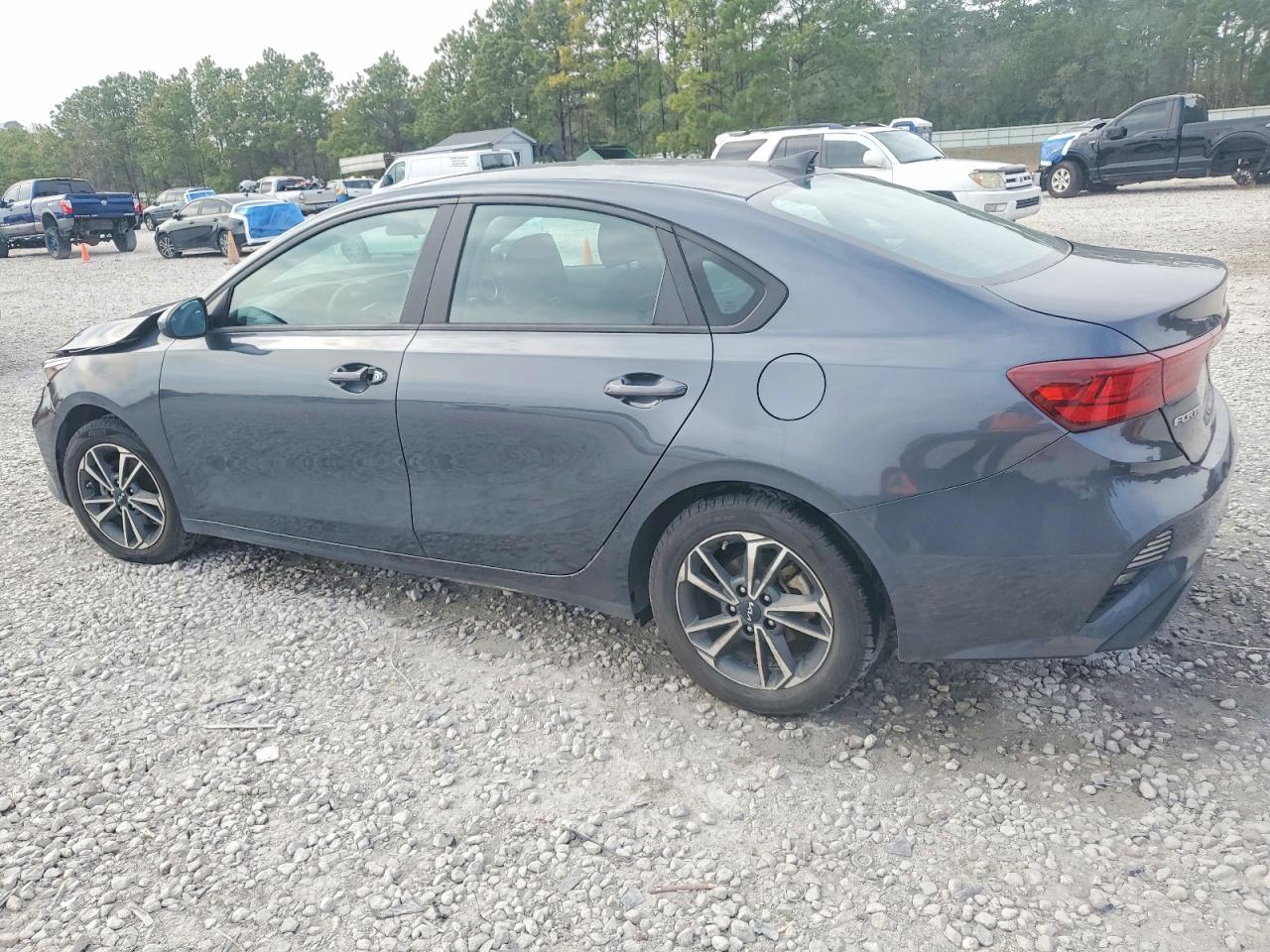 2023 KIA FORTE LXS photo 4