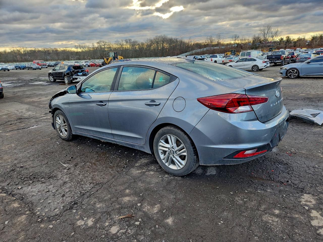 2019 HYUNDAI ELANTRA SEL photo 4