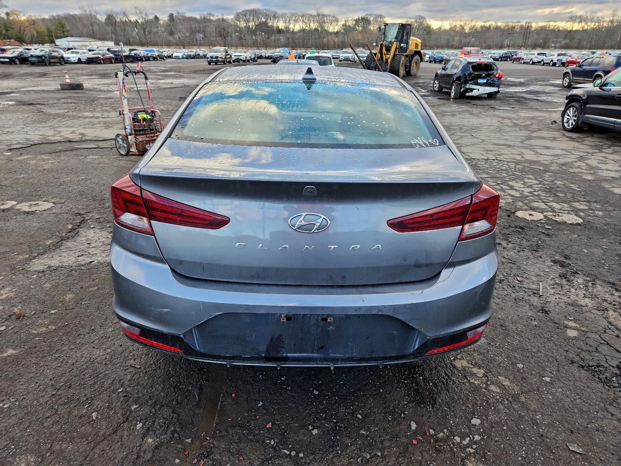 2019 HYUNDAI ELANTRA SEL photo 16