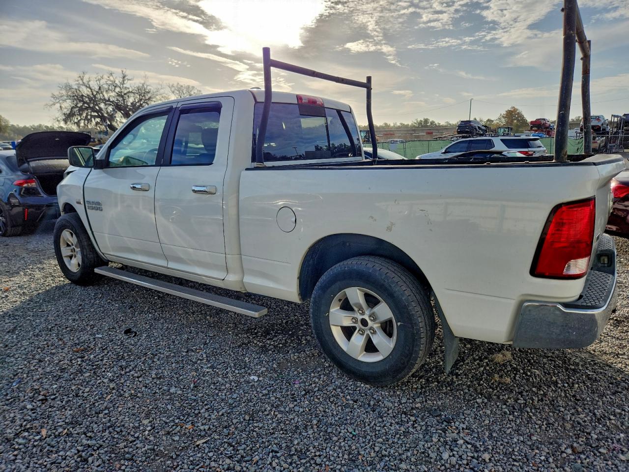 2015 RAM 1500 SLT photo 3