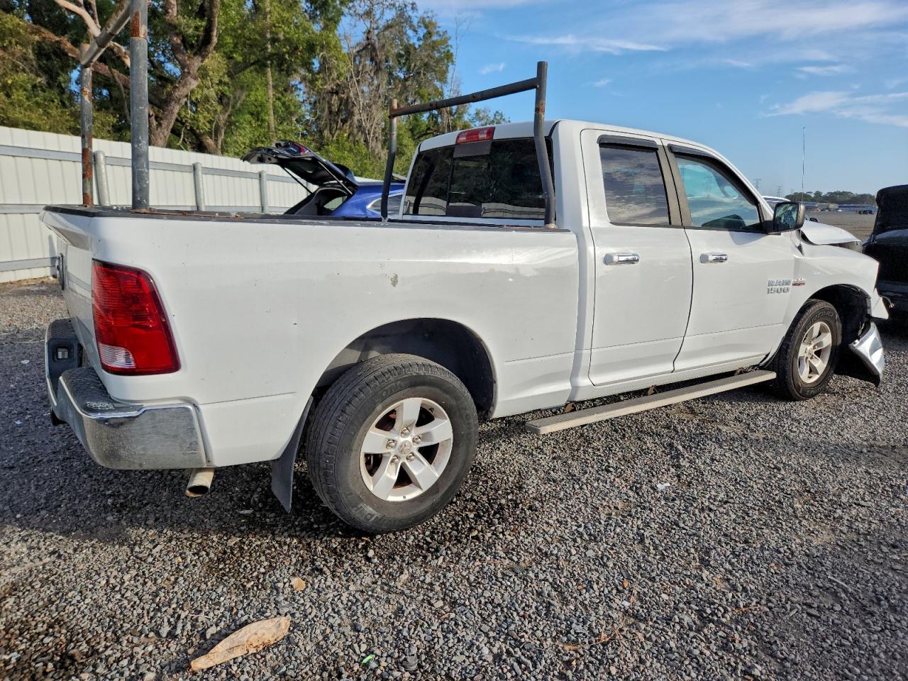 2015 RAM 1500 SLT photo 5