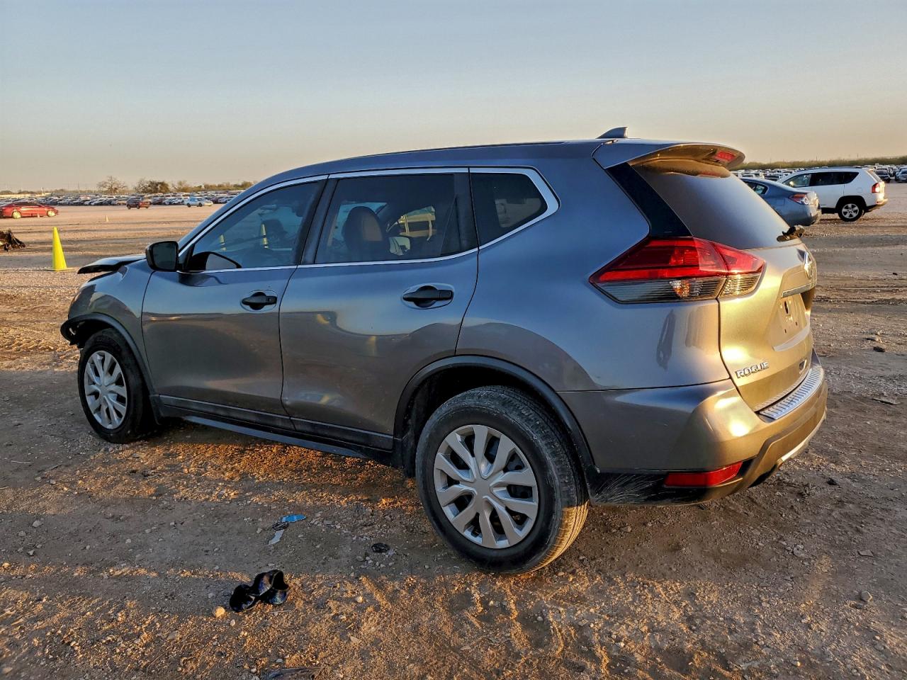 2017 NISSAN ROGUE SV photo 3