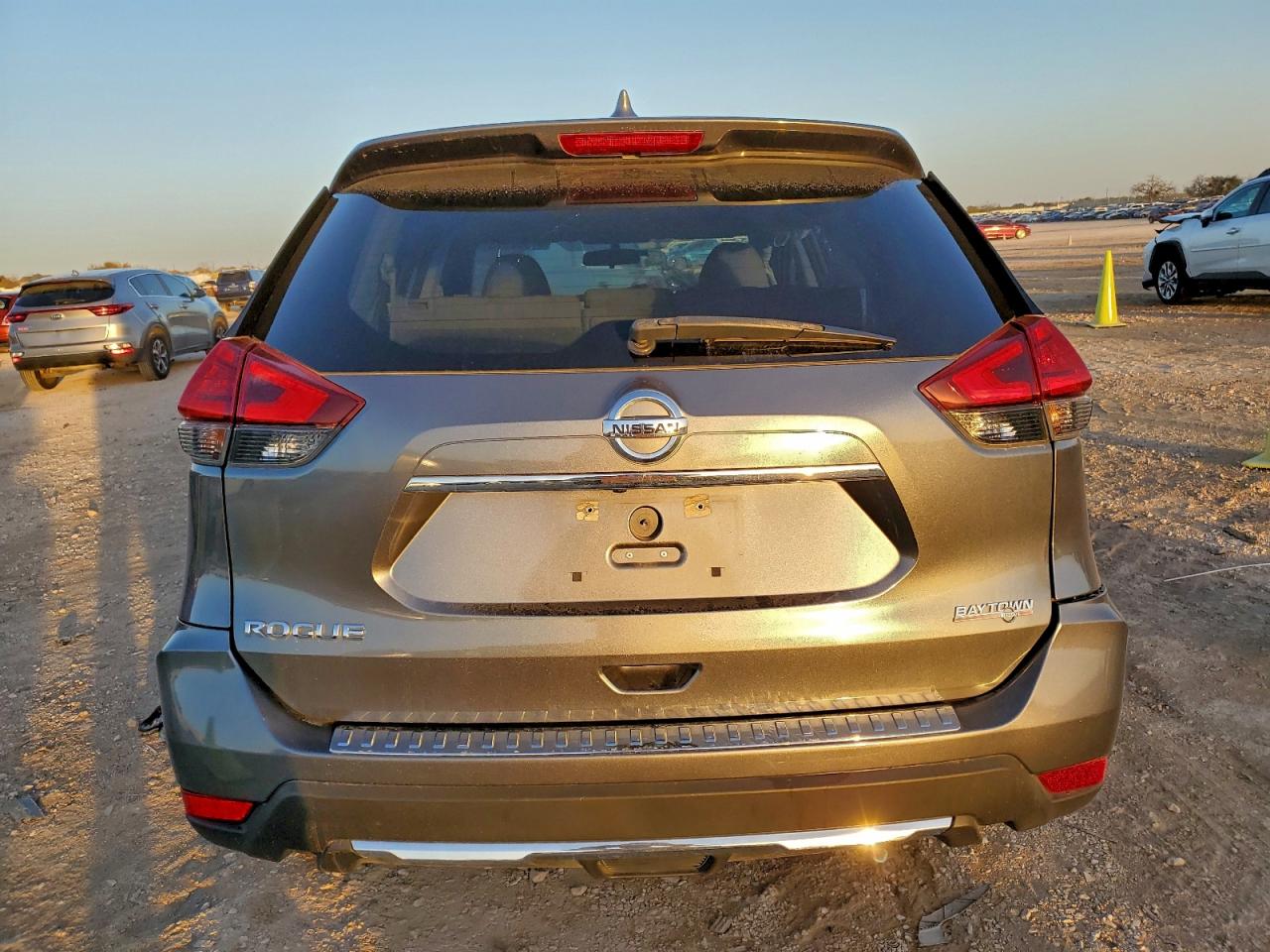 2017 NISSAN ROGUE SV photo 11