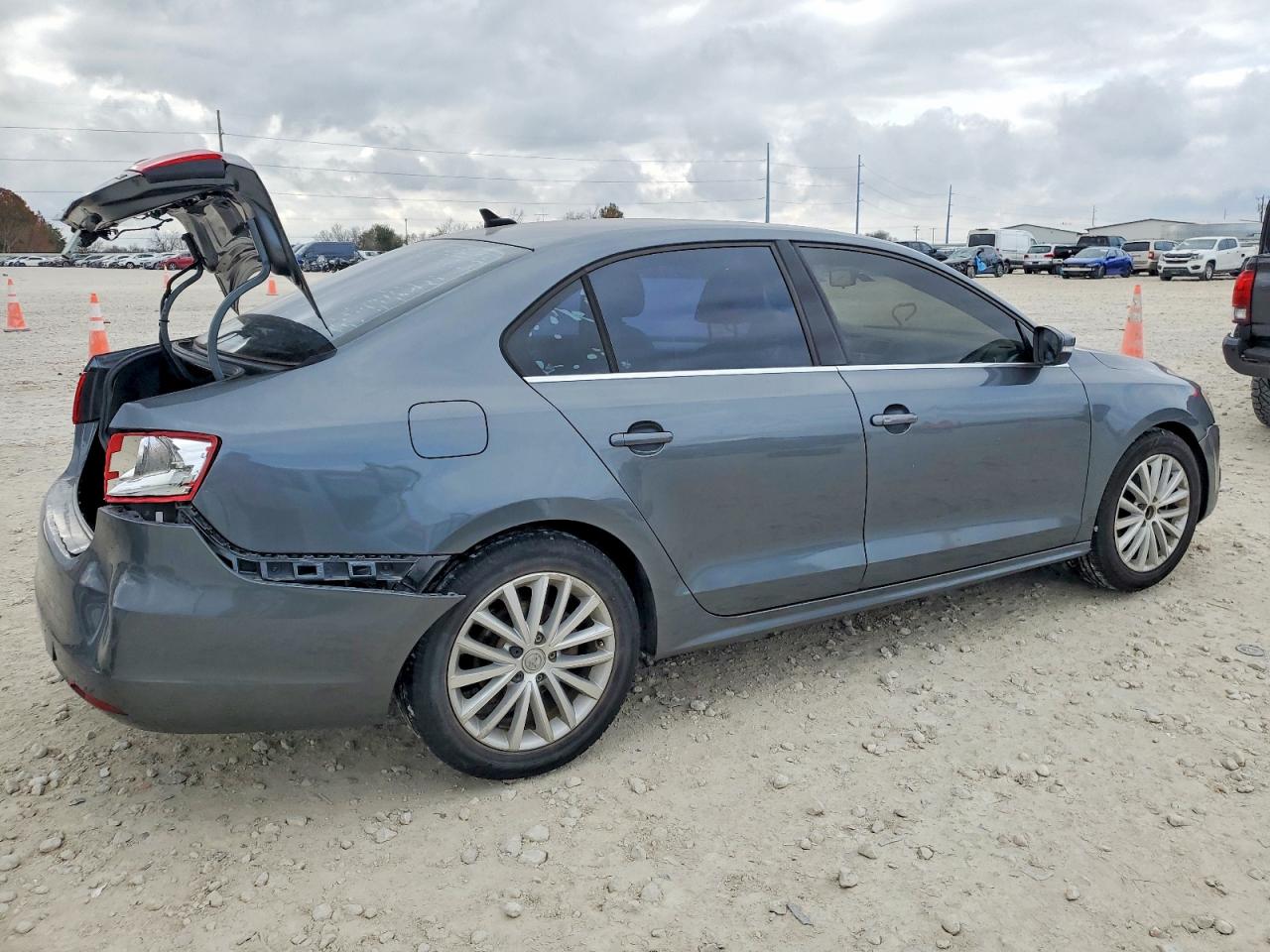 2011 VOLKSWAGEN JETTA SEL photo 3