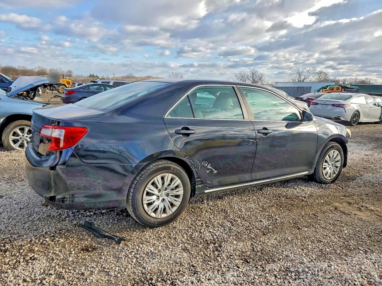 2012 TOYOTA CAMRY BASE photo 3