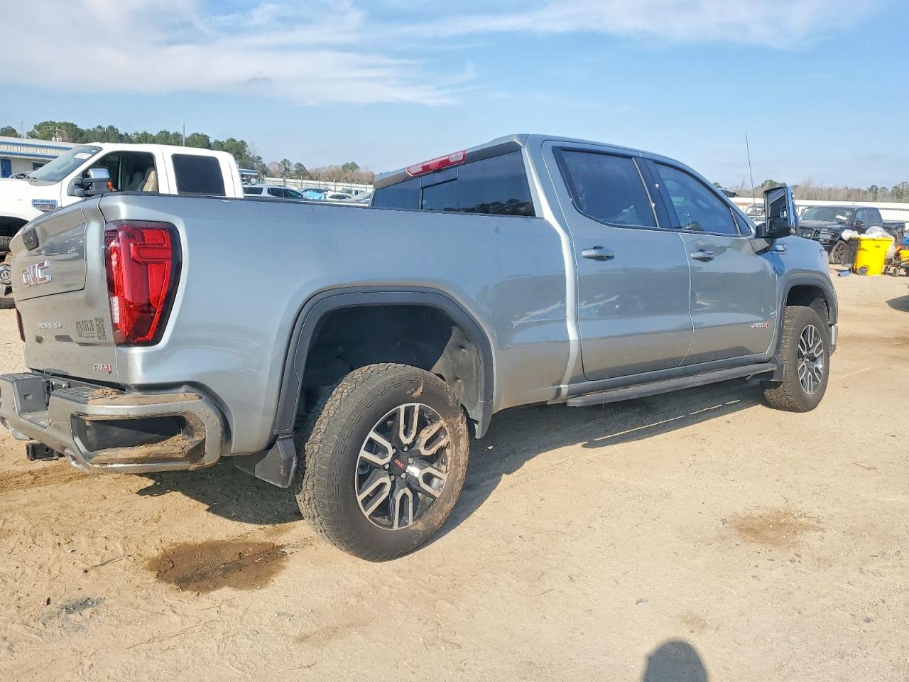 2025 GMC SIERRA K1500 AT4 photo 7