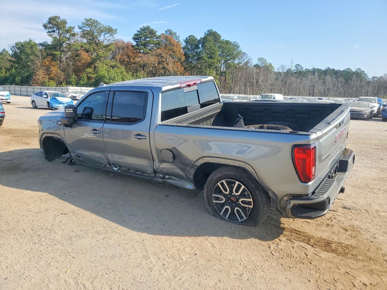 2025 GMC SIERRA K1500 AT4 photo 4