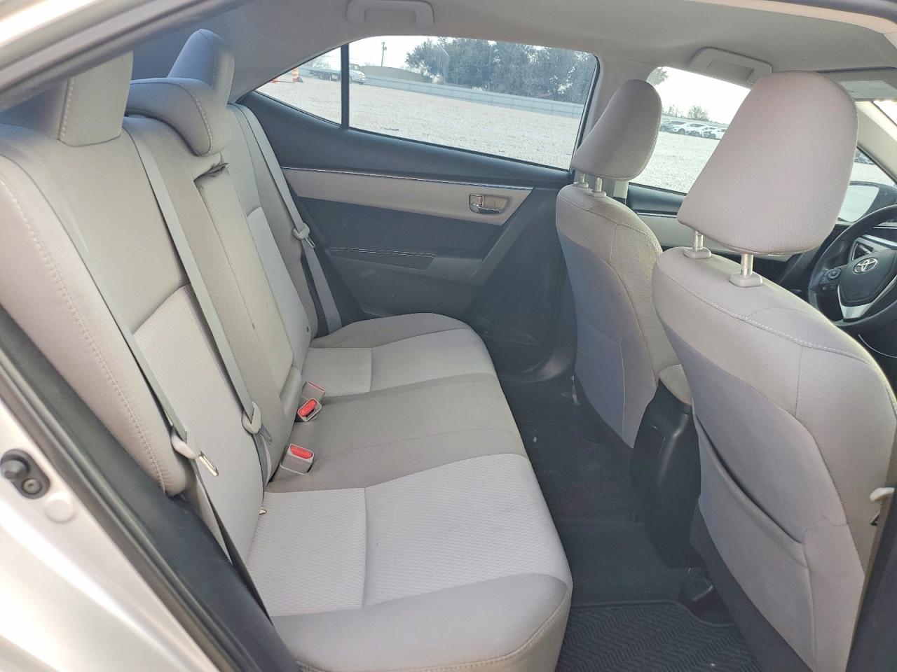 2015 TOYOTA COROLLA L photo 19
