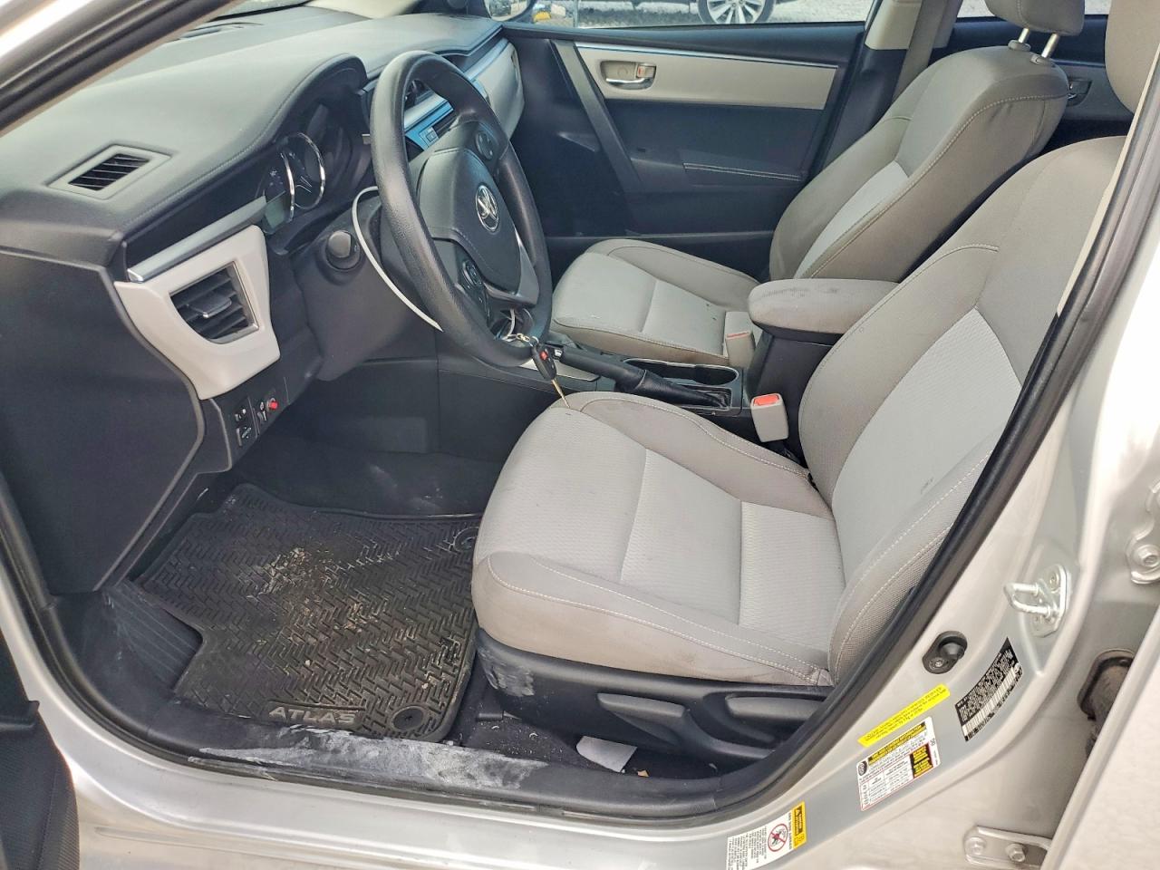 2015 TOYOTA COROLLA L photo 13