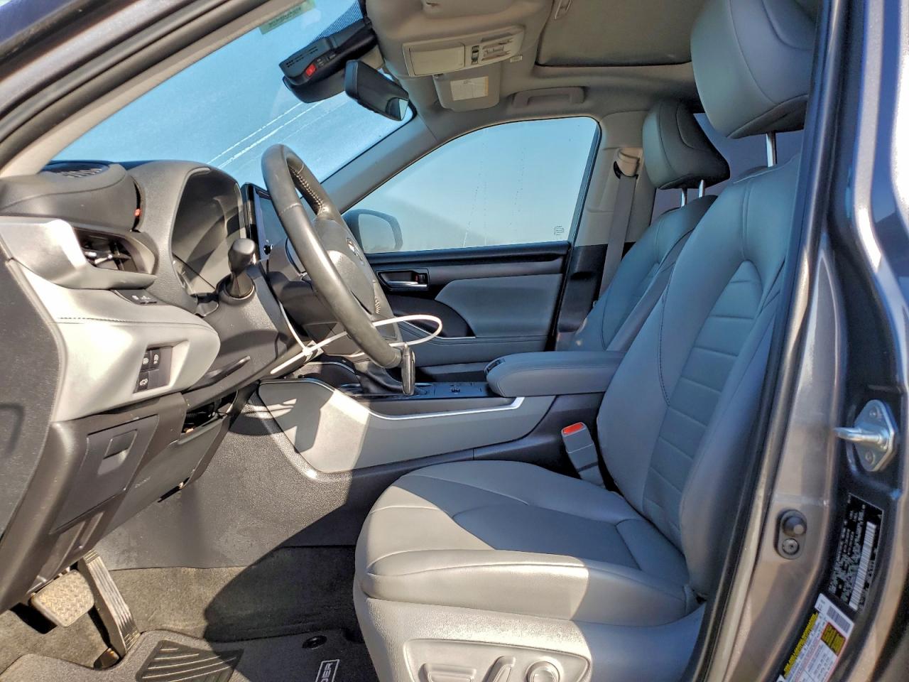2024 TOYOTA HIGHLANDER LE photo 13