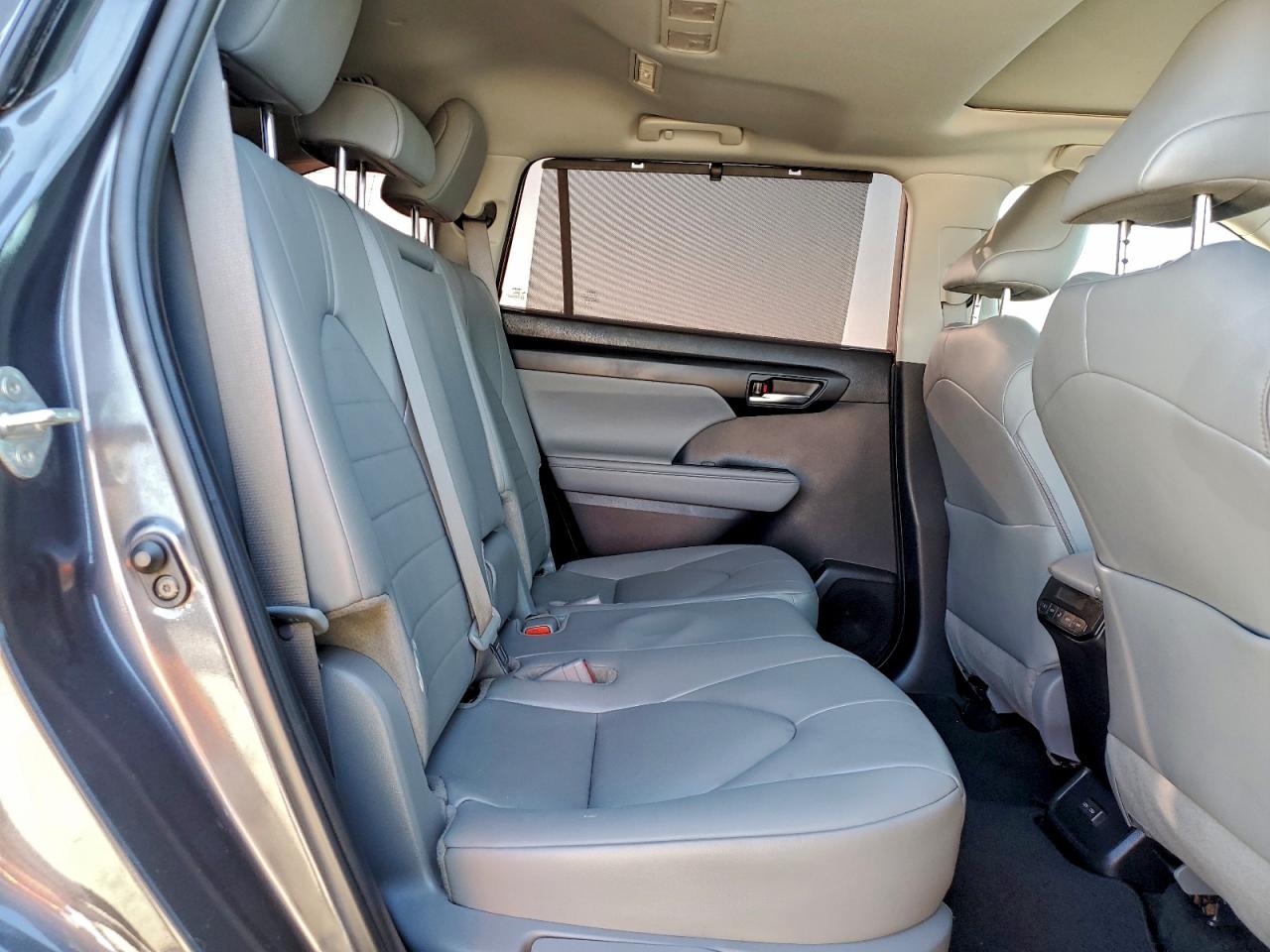2024 TOYOTA HIGHLANDER LE photo 21