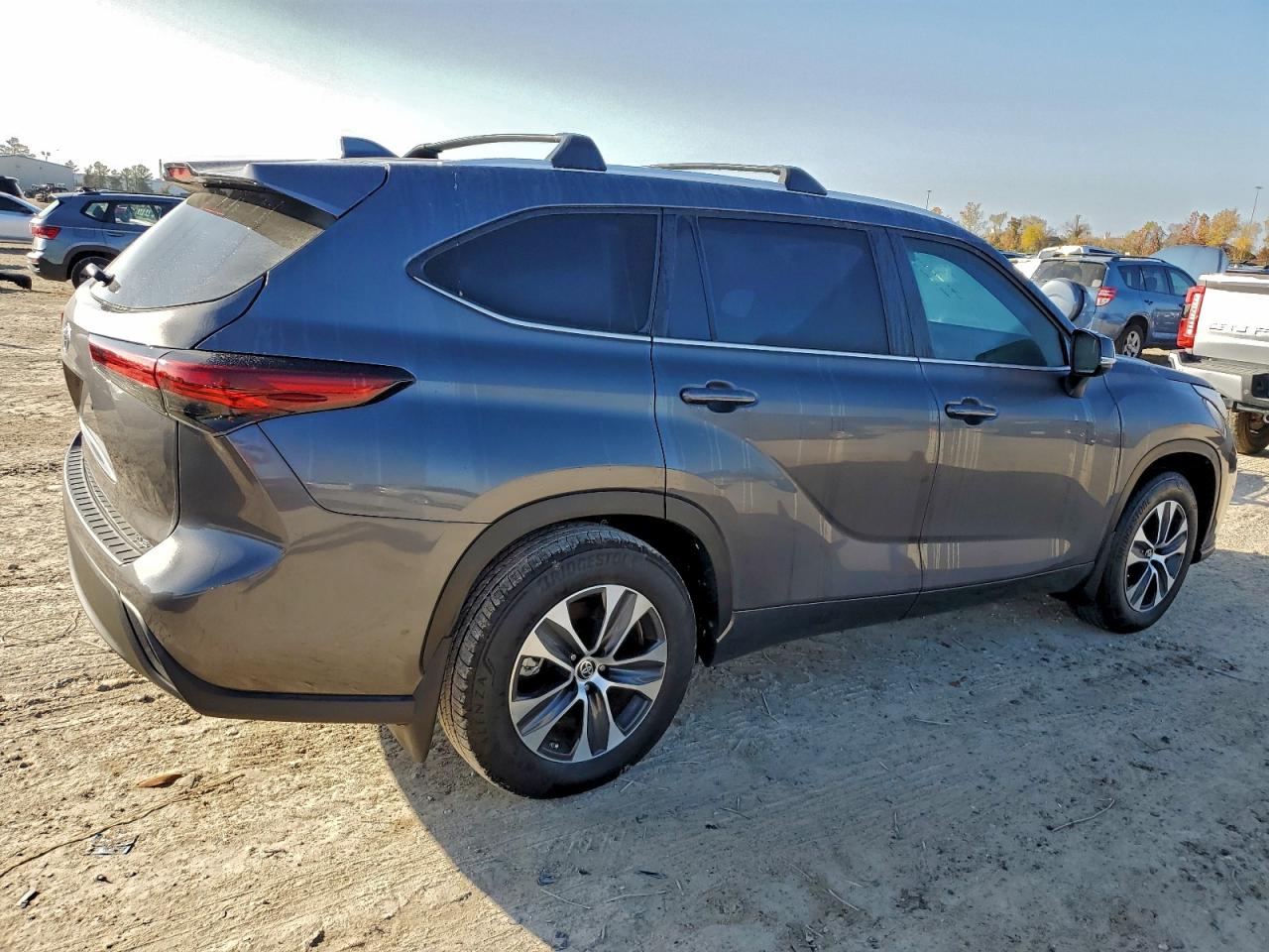 2024 TOYOTA HIGHLANDER LE photo 5
