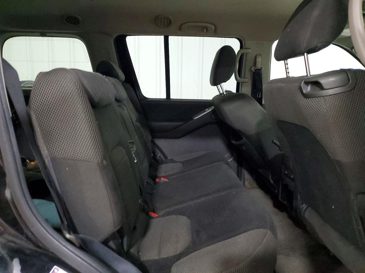 2011 NISSAN PATHFINDER S photo 21