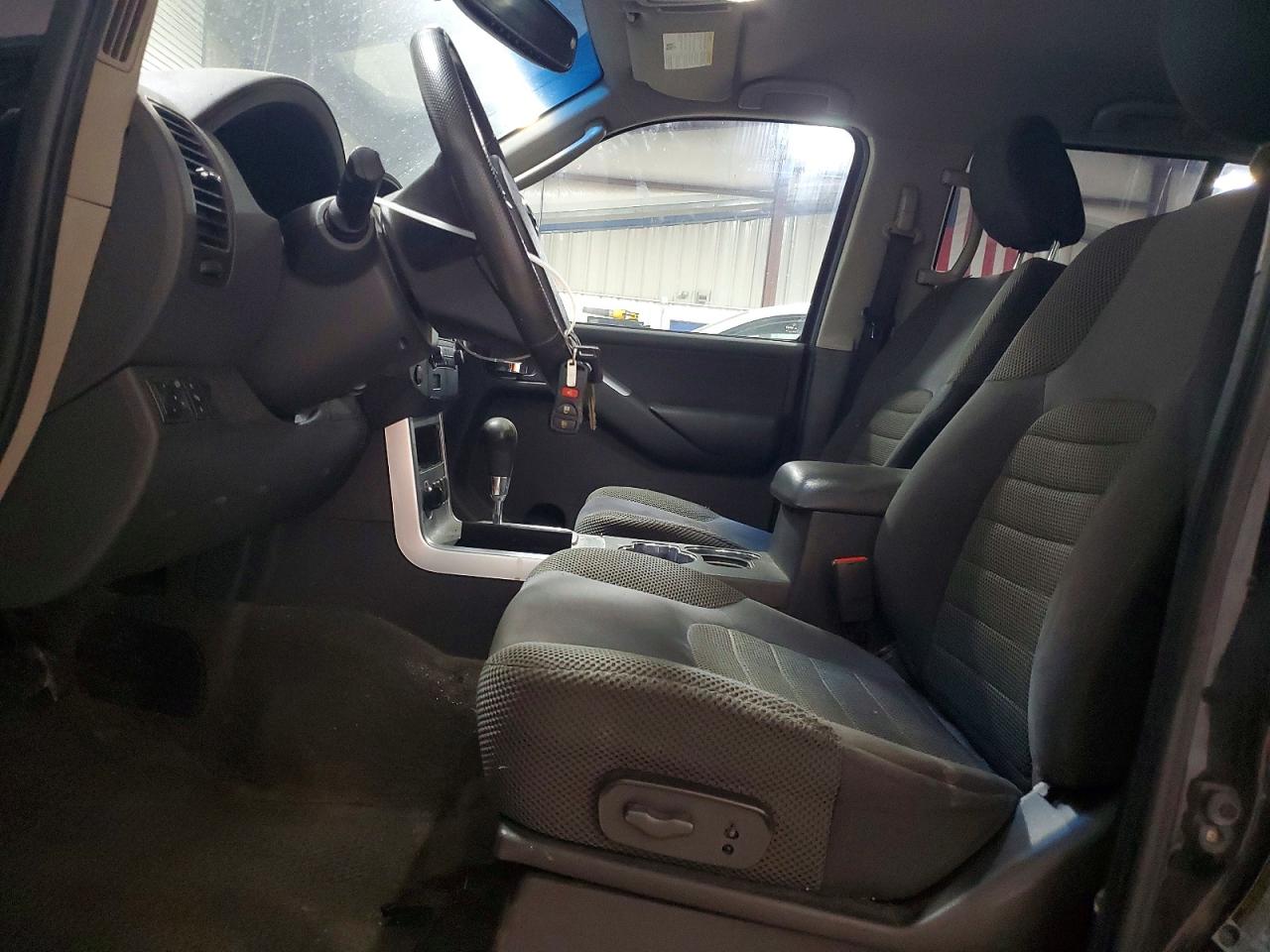 2011 NISSAN PATHFINDER S photo 13