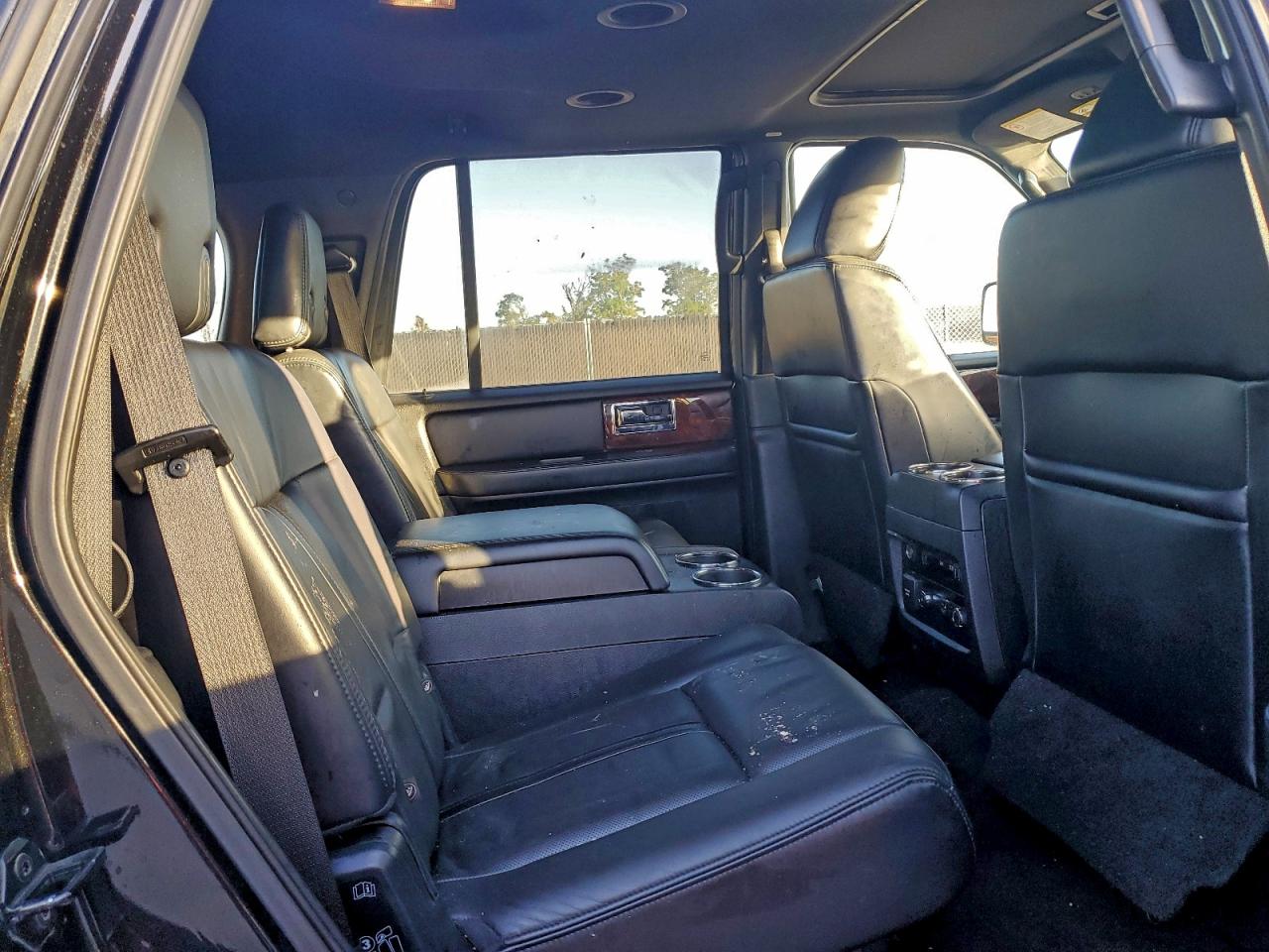 2015 LINCOLN NAVIGATOR photo 21