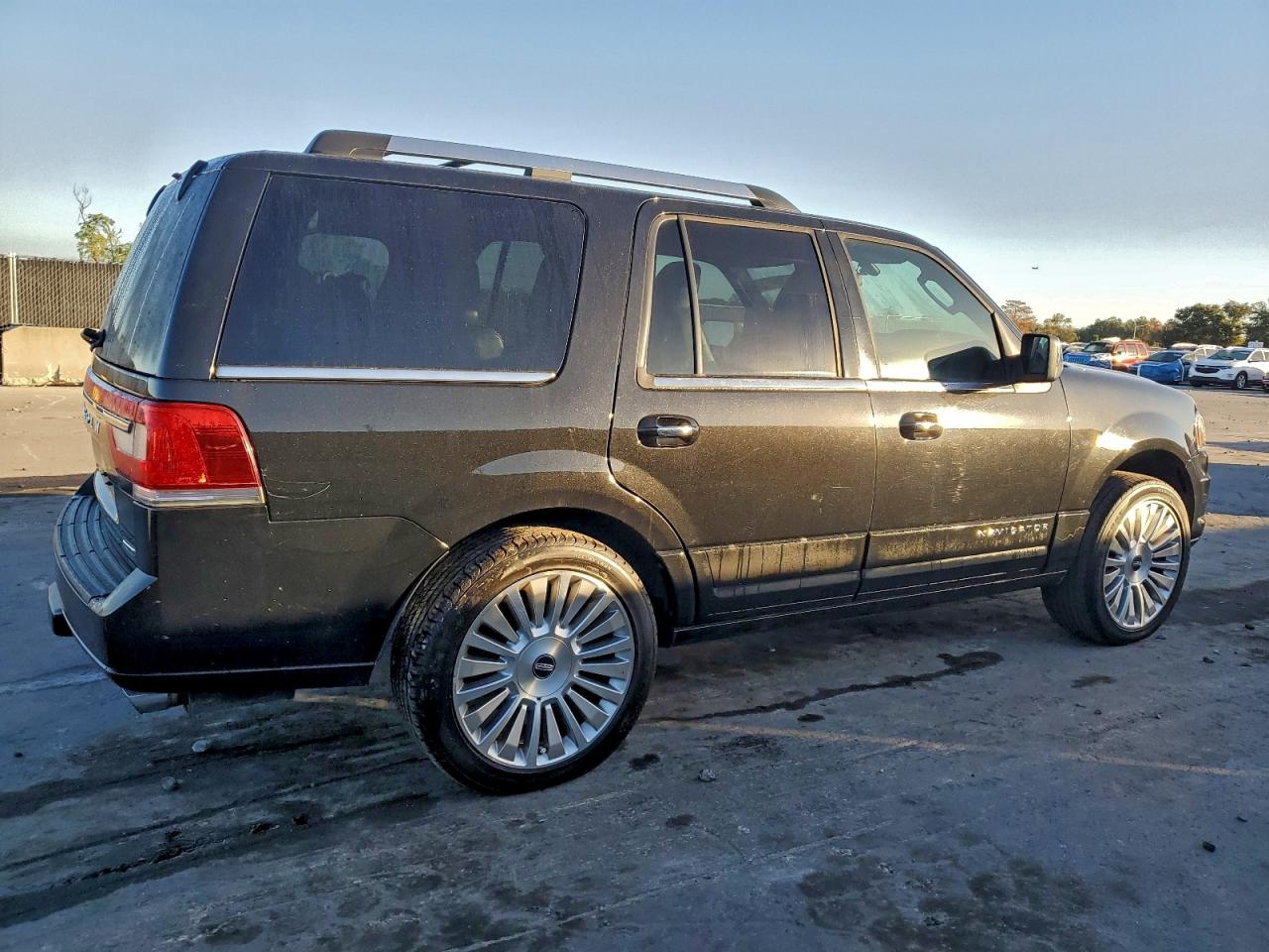 2015 LINCOLN NAVIGATOR photo 5