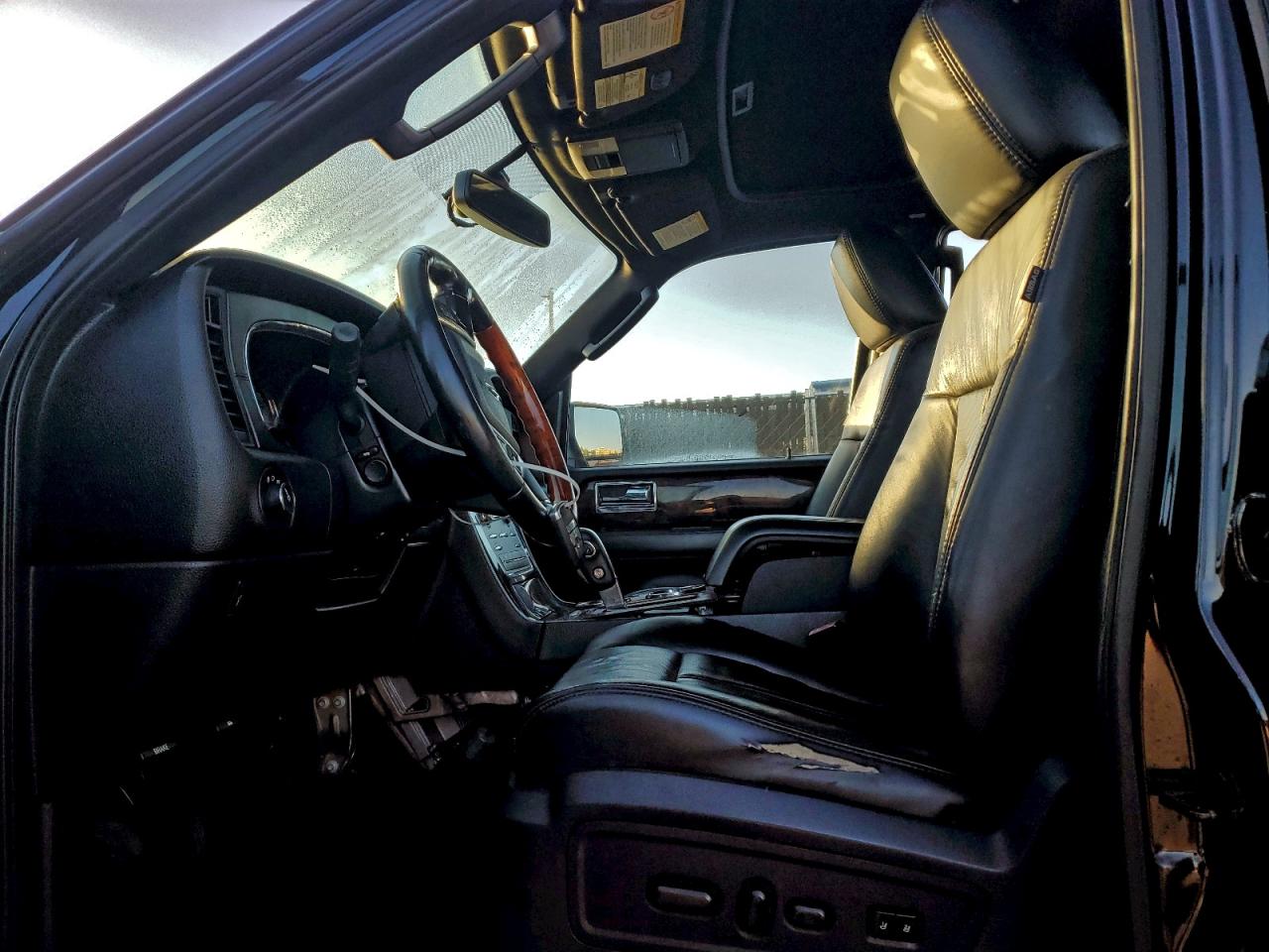 2015 LINCOLN NAVIGATOR photo 13