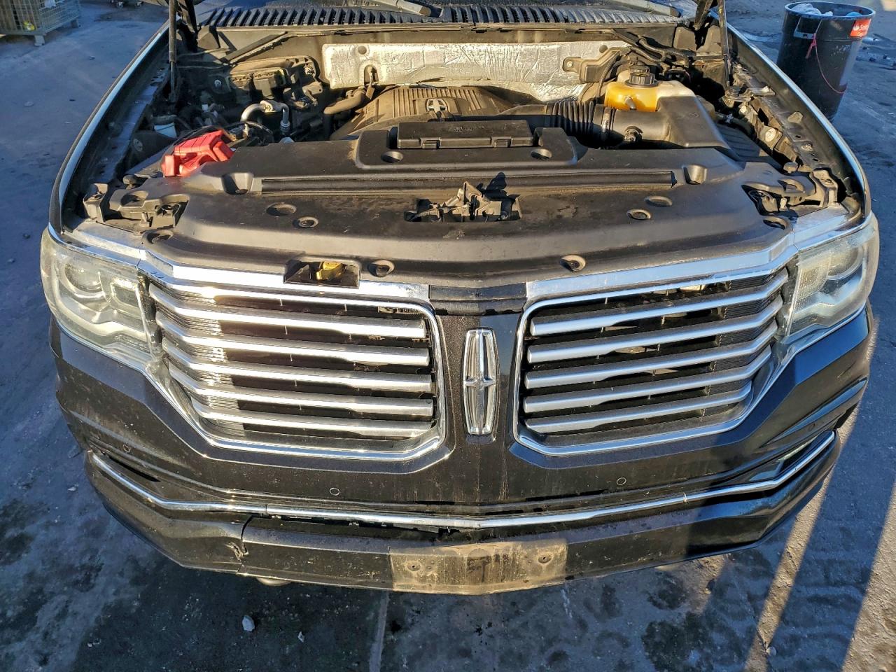 2015 LINCOLN NAVIGATOR photo 23