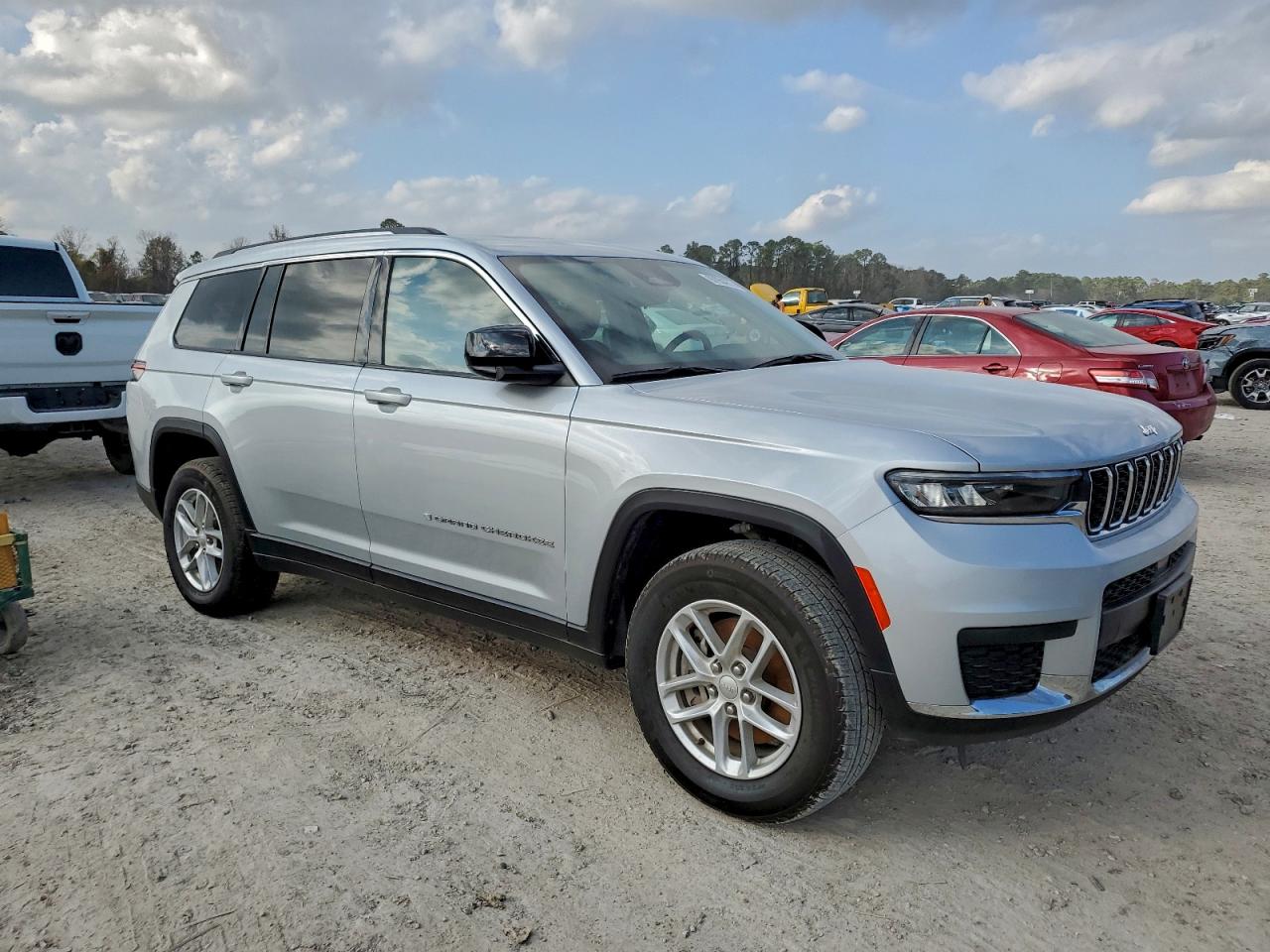 2024 JEEP GRAND CHEROKEE L LAREDO photo 4