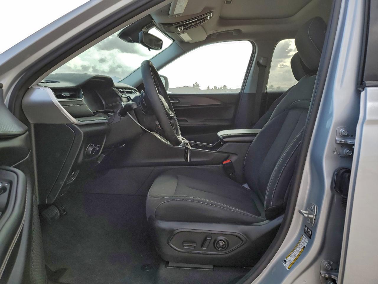 2024 JEEP GRAND CHEROKEE L LAREDO photo 7