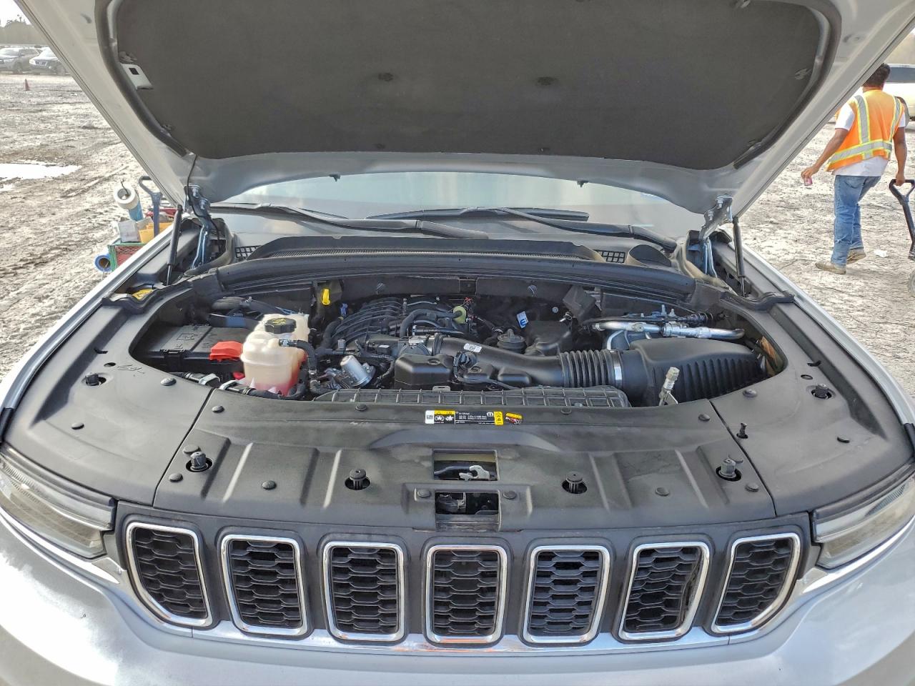 2024 JEEP GRAND CHEROKEE L LAREDO photo 12