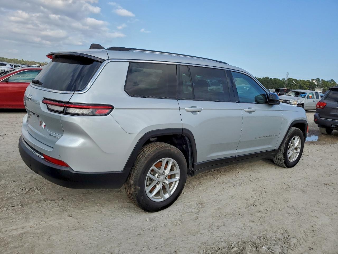 2024 JEEP GRAND CHEROKEE L LAREDO photo 3