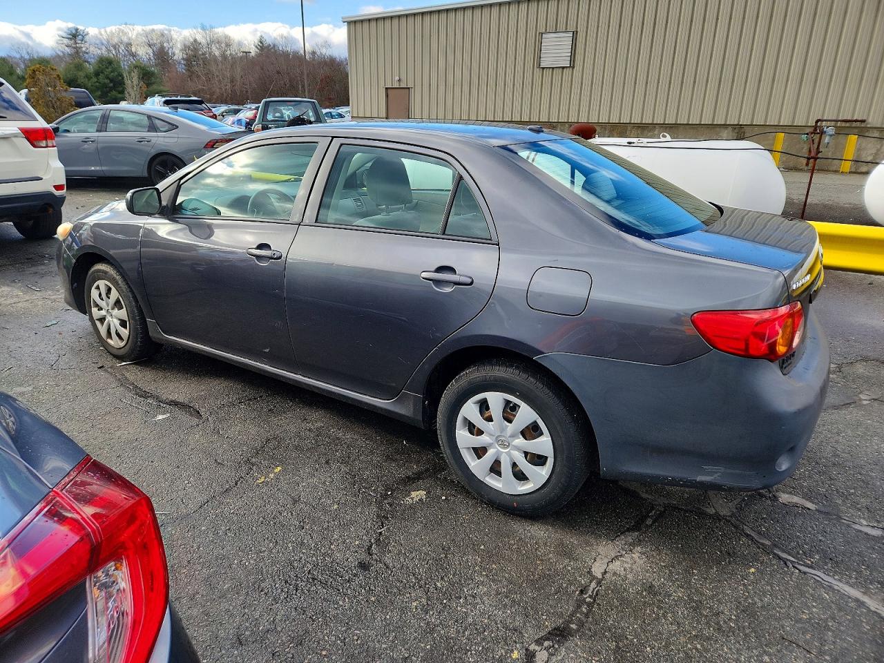 2010 TOYOTA COROLLA BASE photo 3