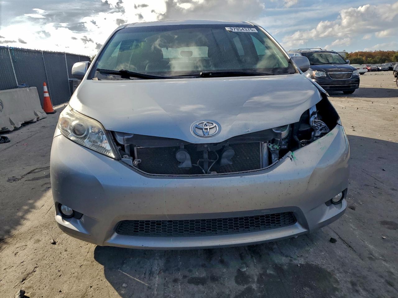 2015 TOYOTA SIENNA XLE photo 9