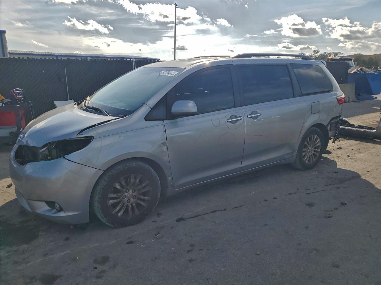 2015 TOYOTA SIENNA