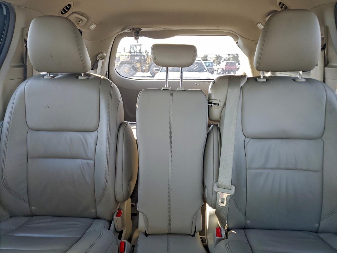 2015 TOYOTA SIENNA XLE photo 19