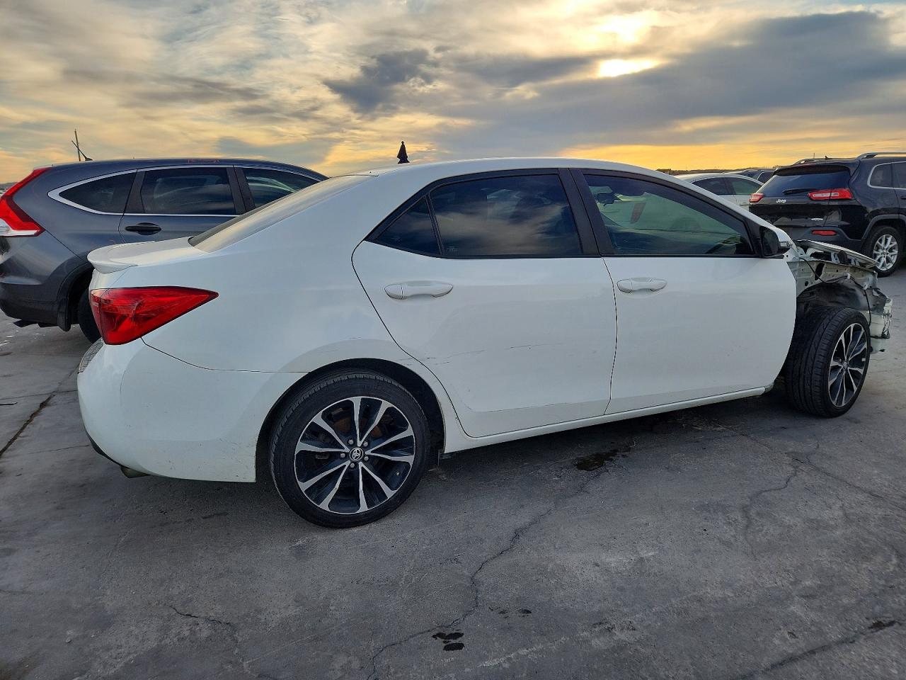 2019 TOYOTA COROLLA L photo 3