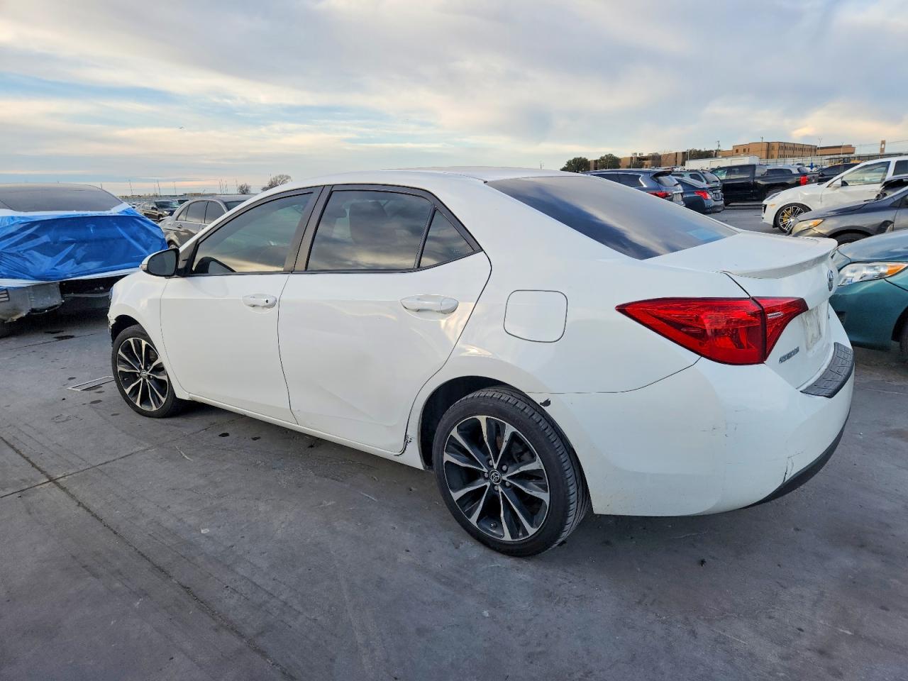2019 TOYOTA COROLLA L photo 2