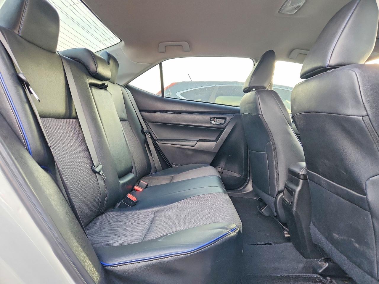 2019 TOYOTA COROLLA L photo 10