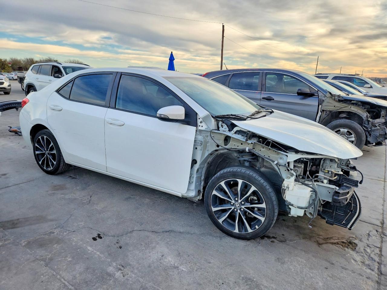 2019 TOYOTA COROLLA L photo 4