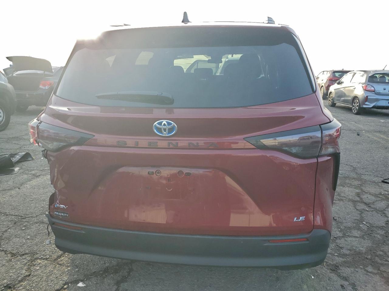 2025 TOYOTA SIENNA LE photo 11