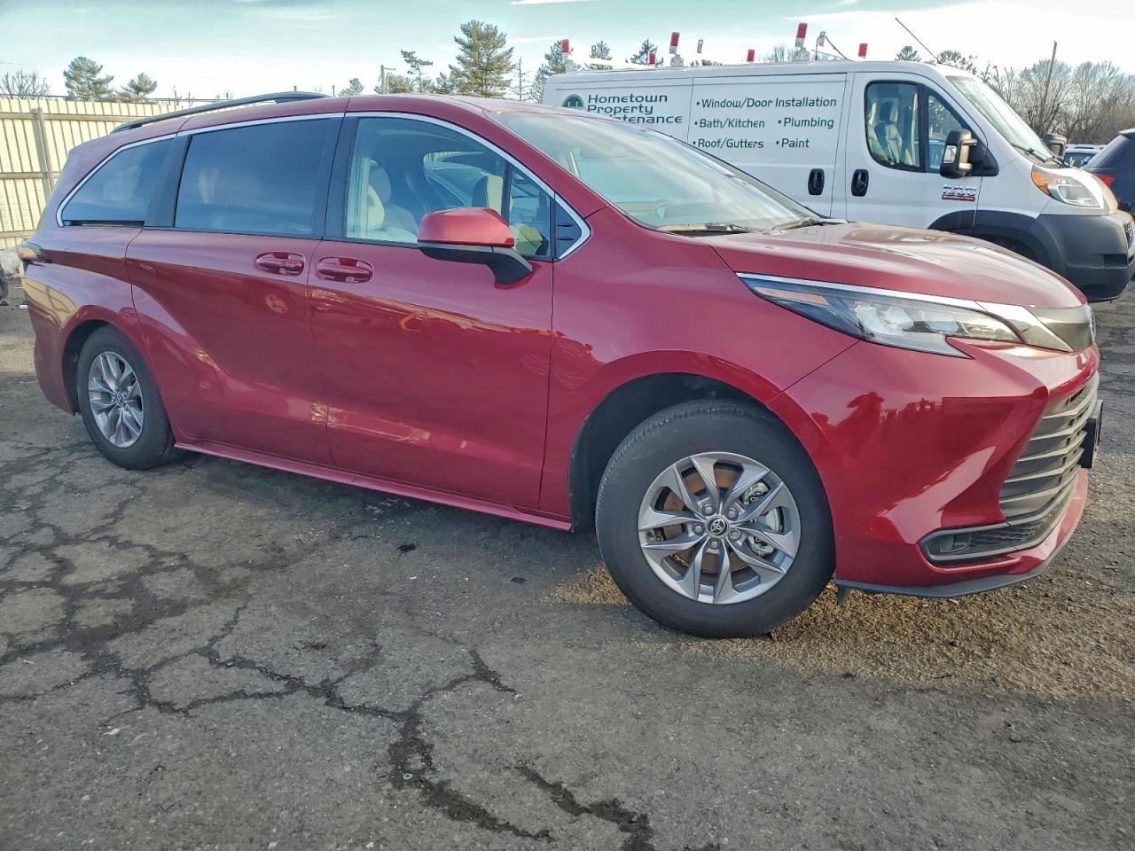 2025 TOYOTA SIENNA LE photo 7