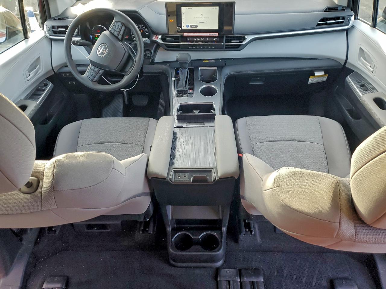 2025 TOYOTA SIENNA LE photo 15