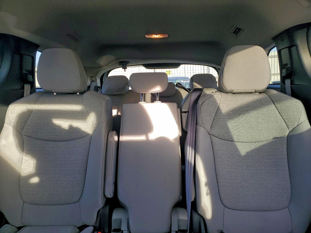 2025 TOYOTA SIENNA LE photo 19