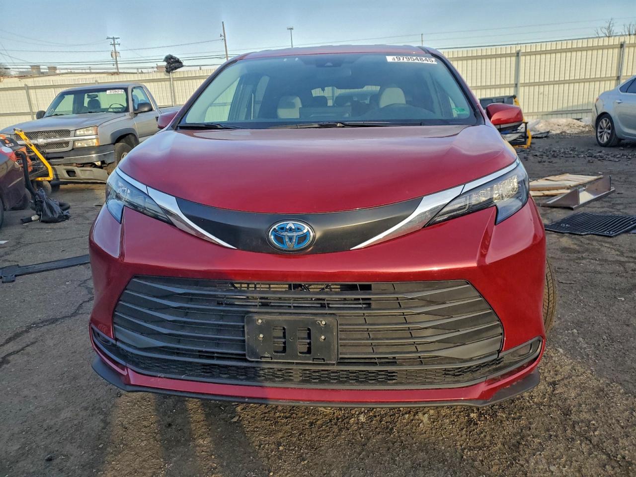 2025 TOYOTA SIENNA LE photo 9