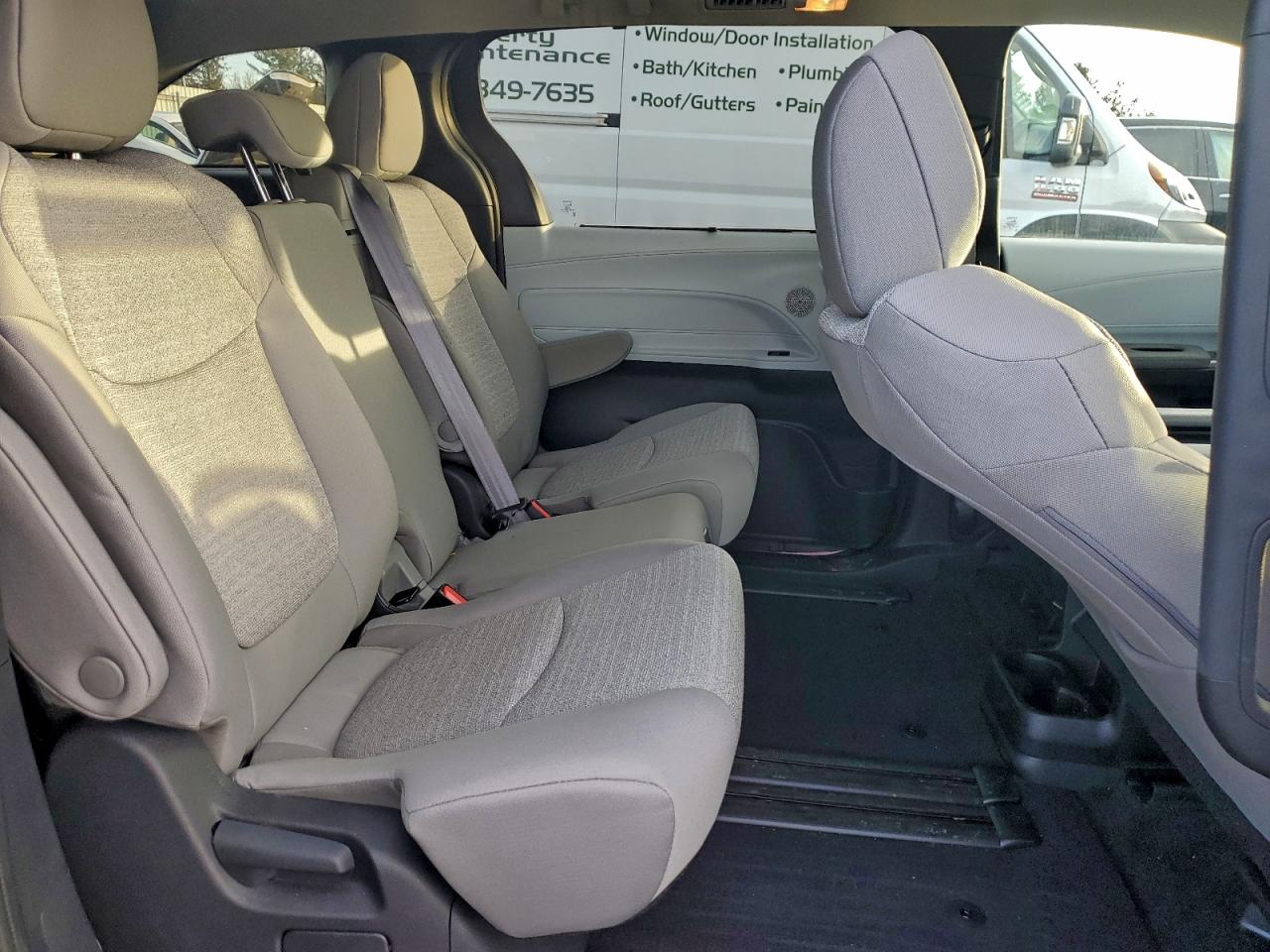 2025 TOYOTA SIENNA LE photo 21