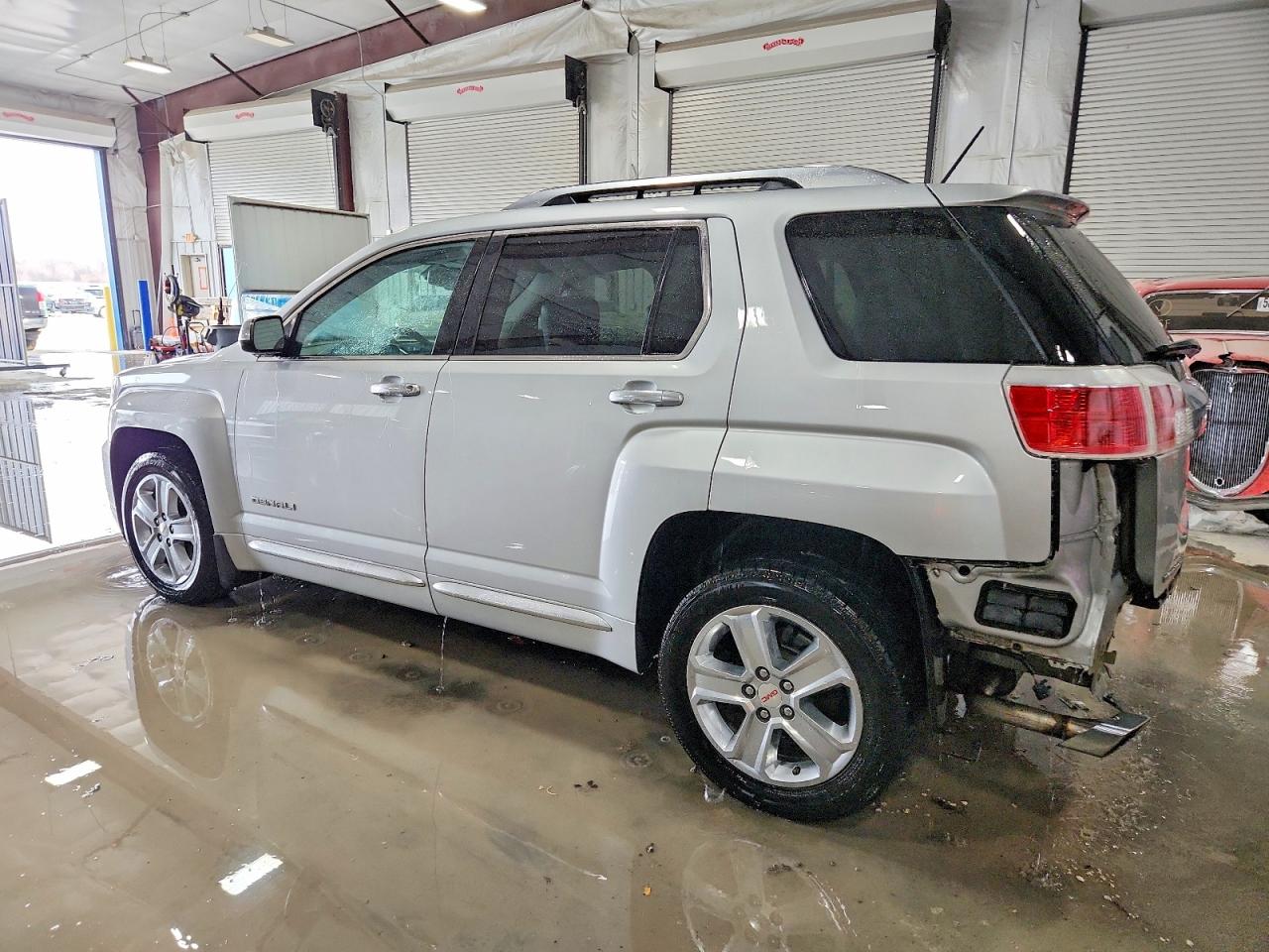 2017 GMC TERRAIN DENALI photo 3