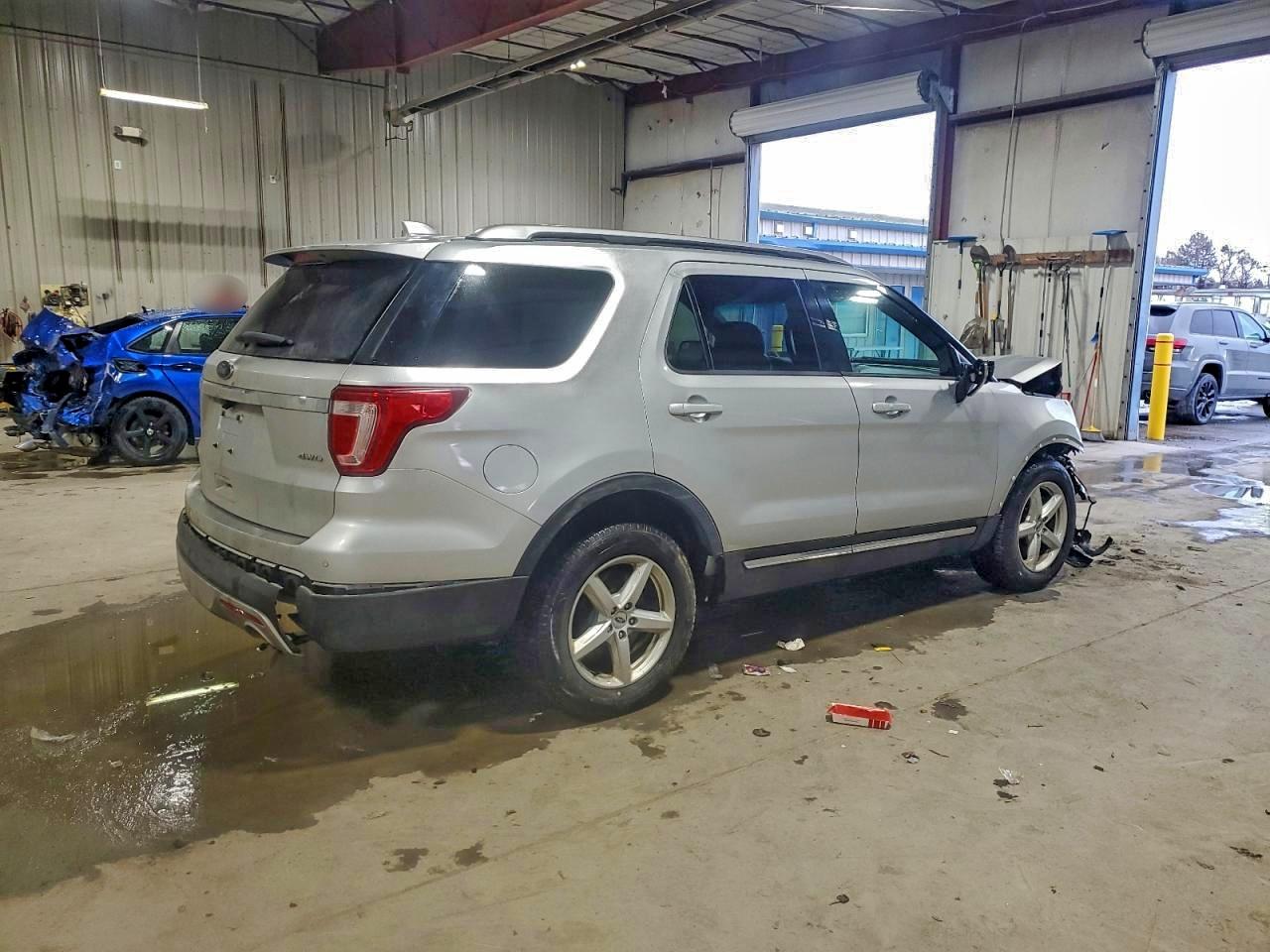 2016 FORD EXPLORER XLT photo 5