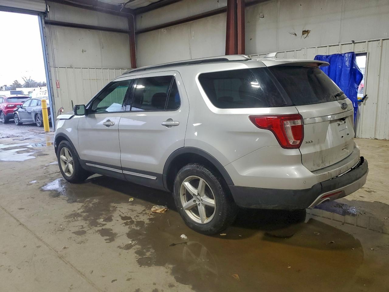 2016 FORD EXPLORER XLT photo 3