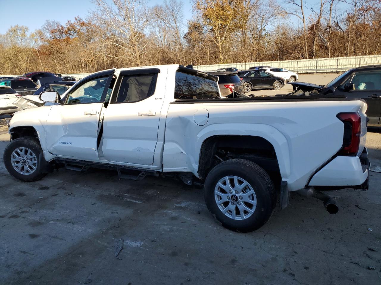 2025 TOYOTA TACOMA DOUBLE CAB photo 4