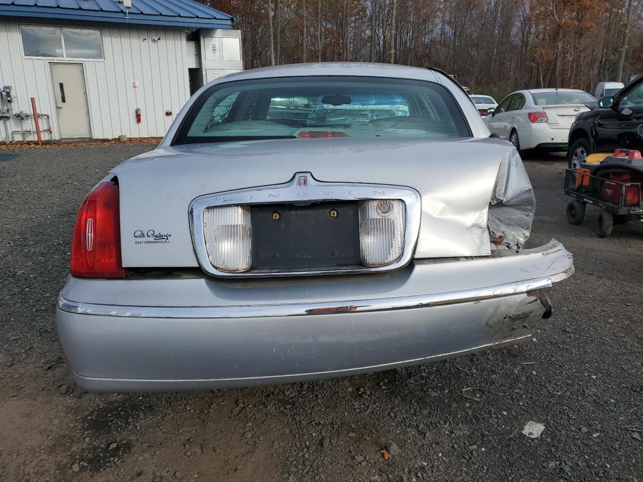 2001 LINCOLN TOWN CAR SIGNATURE photo 11